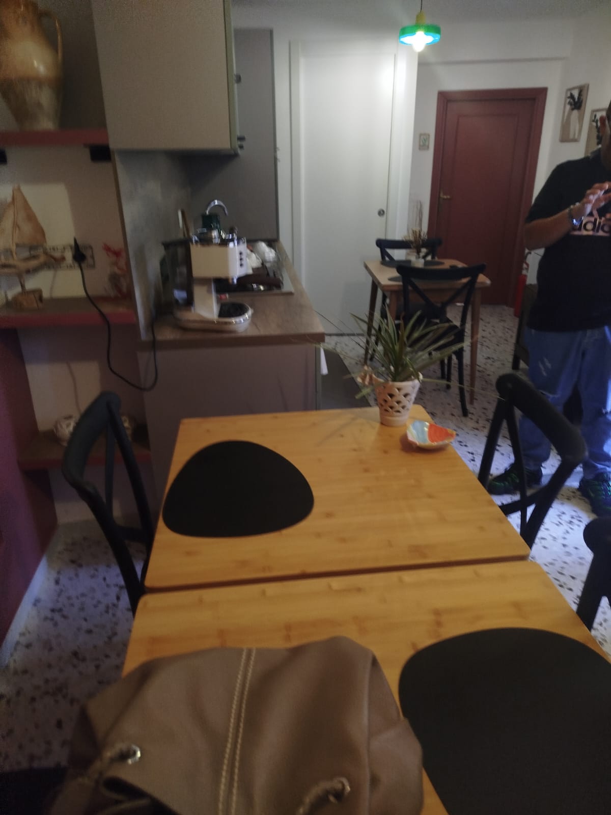 Comedor y cocina de alojamiento en Calabria
